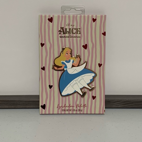 Taste Beauty x Disney Alice in Wonderland Eyeshadow Palette-New - Picture 1 of 9